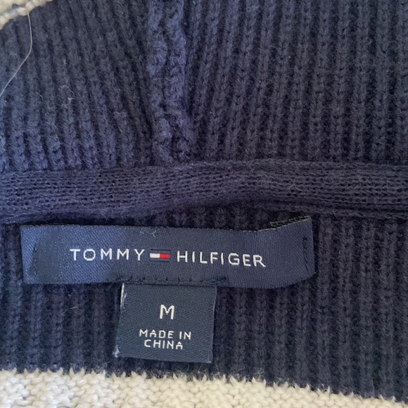Tommy Hilfiger blue and white hoodie with pockets! Women’s size Medium.  EUC! - Picture 10 of 11